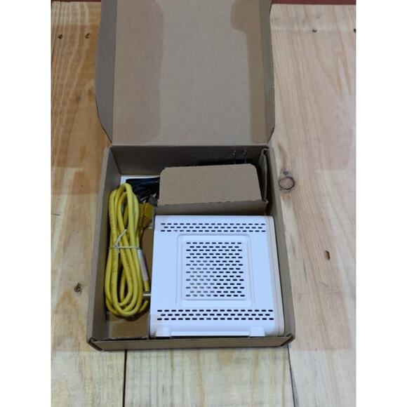 ARRIS Surfboard Factory (32x8) DOCSIS 3.0 Cable Modem (SB6190-RB) - Picture 2 of 4